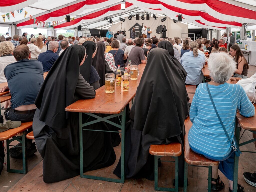 Festzelt bei der 1275-Jahr-Feier in Schondorf (Foto: Christa Prechtl)